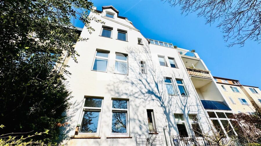 Hochwertige 5-Zi Wohnung in Traumlage mit Balkon in gepflegter Jugendstil-Villa + Panoramablick - Rückansicht
